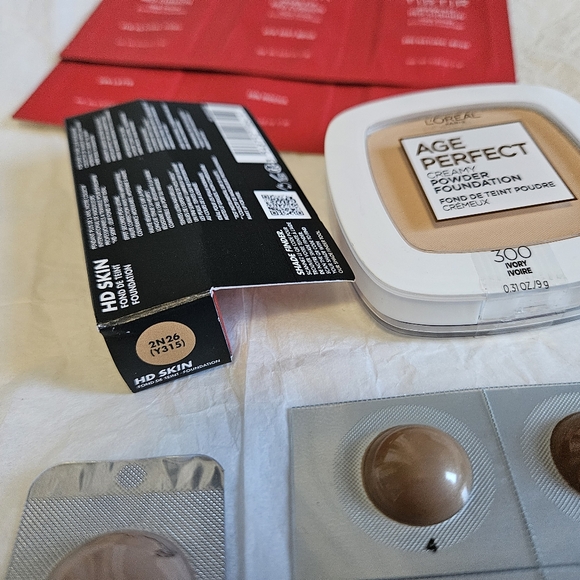 Light Medium foundation and highlighter samples: L'Oreal, Tirtir, MUF, Dior - Picture 2 of 5